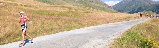 solo runner wide angle